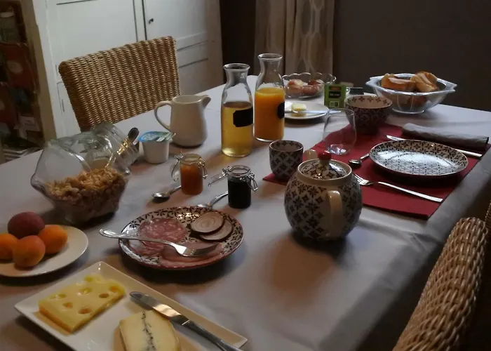 Couette-café Chez Louise - Chambres D'hotes *